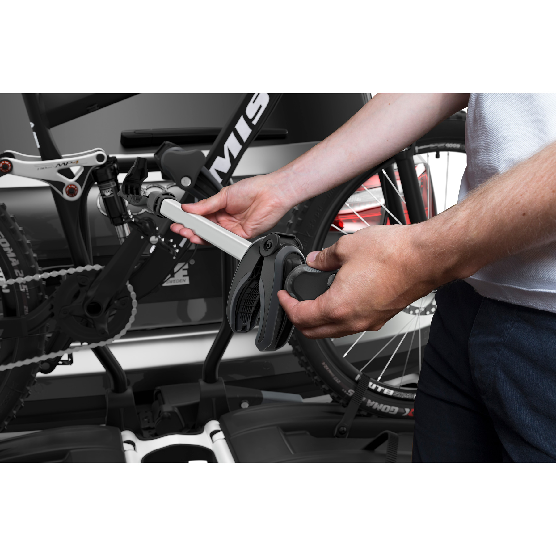 thule-easyfold-xt-2-bike-rack-for-two-bikes-aluminium-10-1285312.jpg