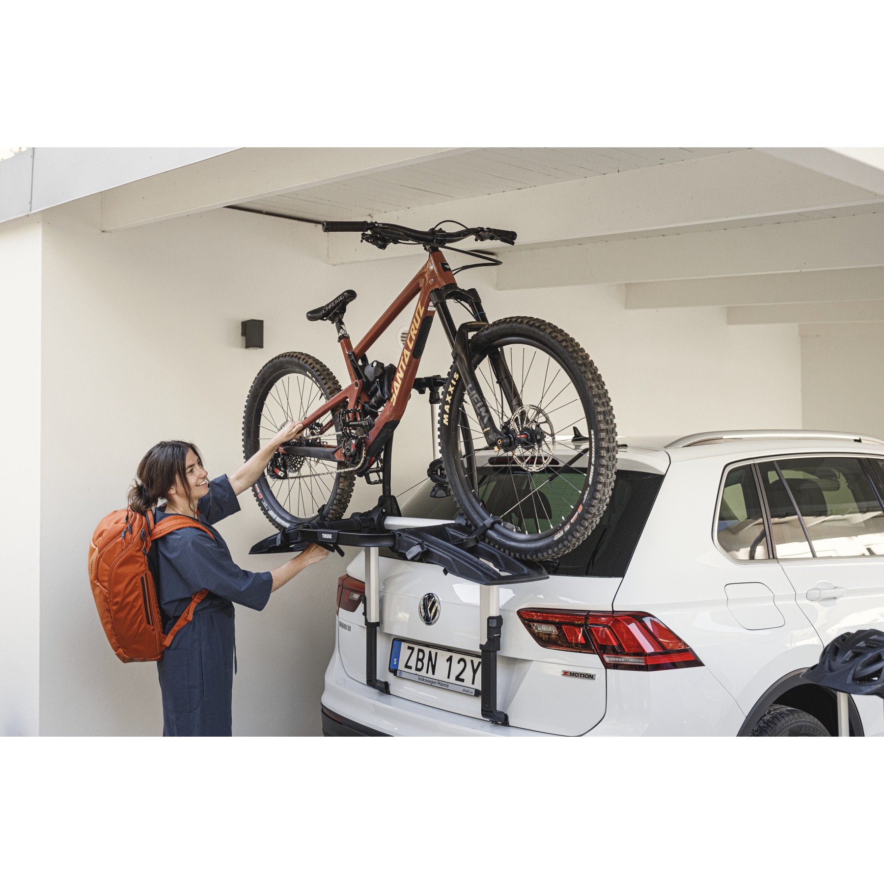 thule-outway-platform-2-boot-bike-rack-for-2-bikes-8-975047.jpg